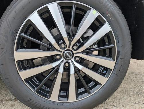 2025 Nissan Pathfinder Platinum FWD