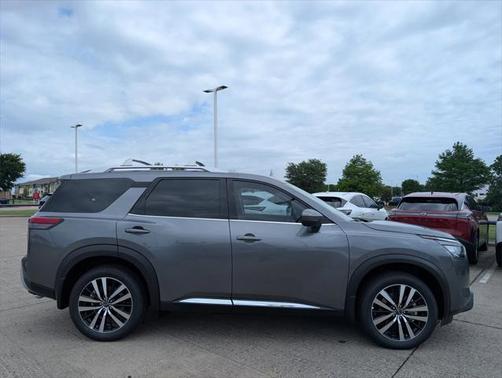 2025 Nissan Pathfinder Platinum FWD