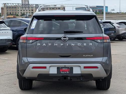 2025 Nissan Pathfinder Platinum FWD