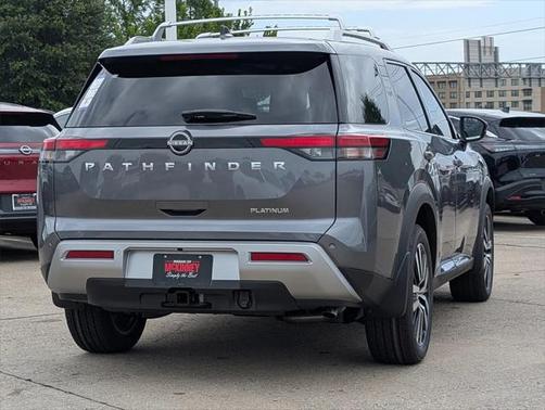 2025 Nissan Pathfinder Platinum FWD