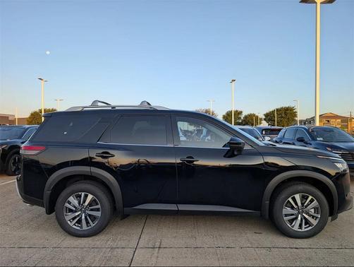 2025 Nissan Pathfinder SL 4WD