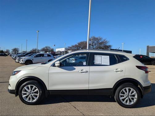 2022 Nissan Rogue Sport SV