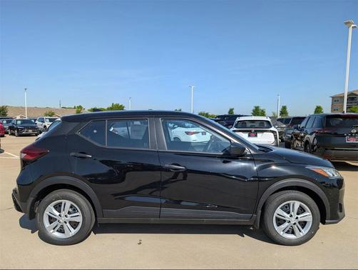 2025 Nissan Kicks S