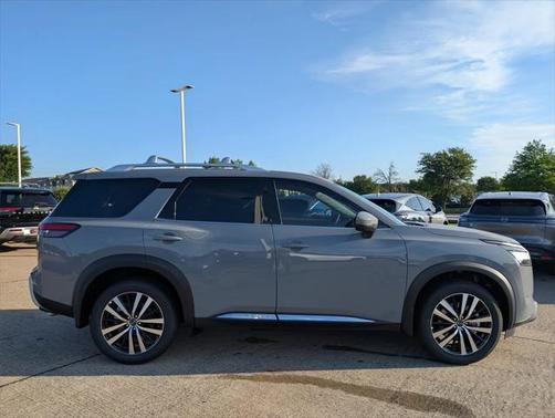2025 Nissan Pathfinder Platinum 4WD