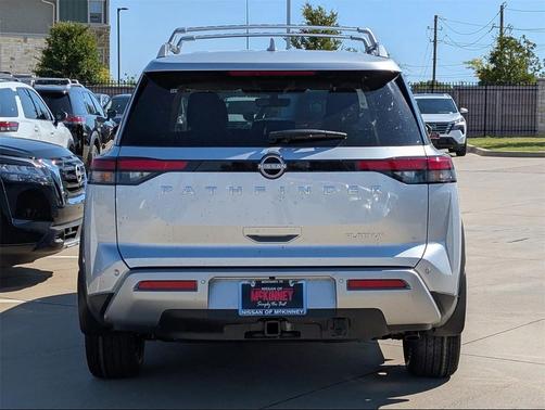 2025 Nissan Pathfinder Platinum FWD