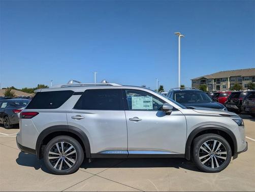 2025 Nissan Pathfinder Platinum FWD