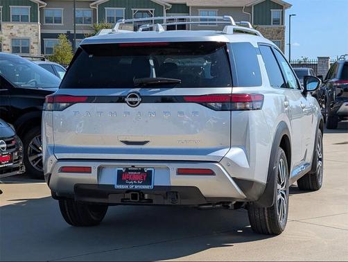 2025 Nissan Pathfinder Platinum FWD