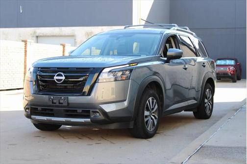 2023 Nissan Pathfinder SL FWD
