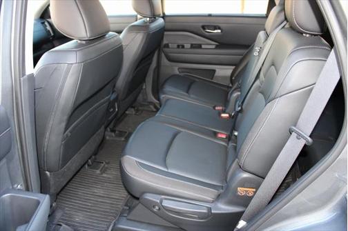 2023 Nissan Pathfinder SL FWD