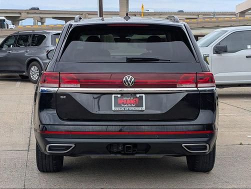 Deep Black Pearl 2024 Volkswagen Atlas 2.0T SE w/Technology