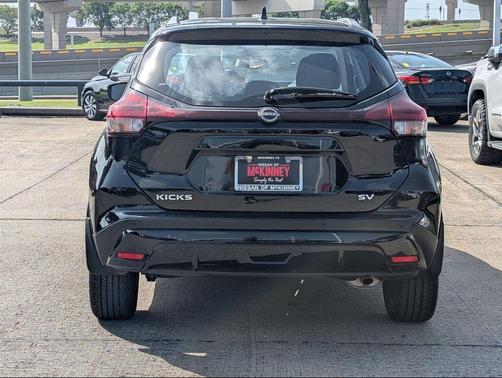 Super Black 2024 Nissan Kicks SV
