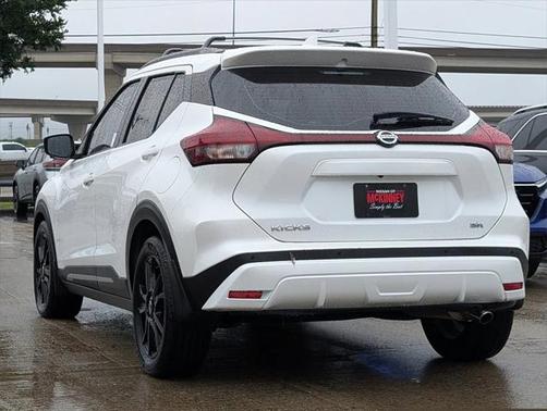 2021 Nissan Kicks SR