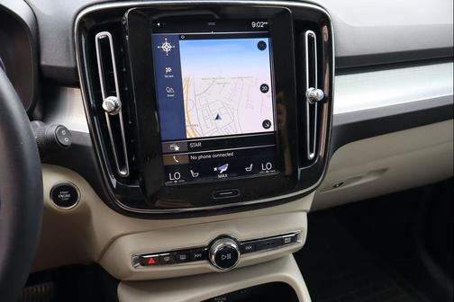 Onyx Black Metallic 2019 Volvo XC40 T5 Momentum