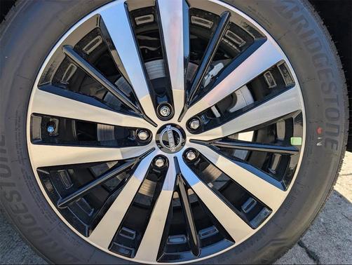 2025 Nissan Pathfinder Platinum FWD