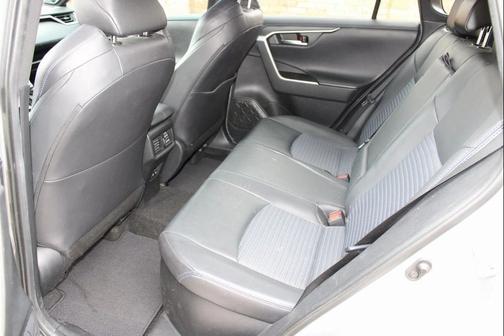 2020 Toyota RAV4 Hybrid SE