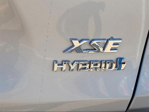 2020 Toyota RAV4 Hybrid SE