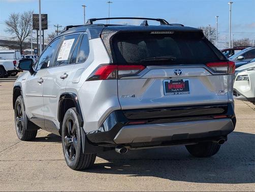 2020 Toyota RAV4 Hybrid SE