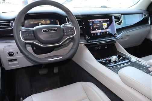 Diamond Black Crystal Pearlcoat 2022 Jeep Wagoneer Series III 4x4