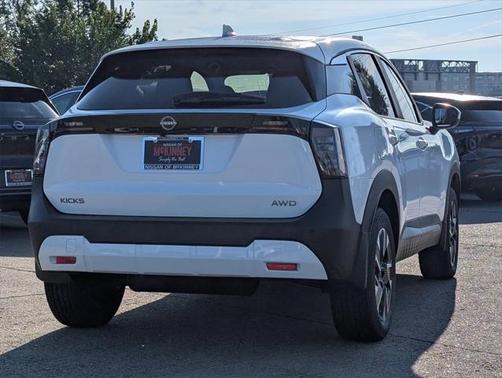 2025 Nissan Kicks SV