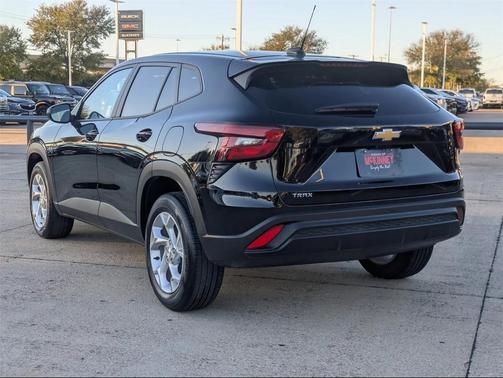 2025 Chevrolet Trax LS
