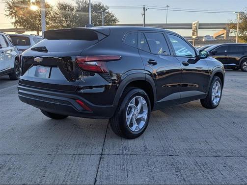 2025 Chevrolet Trax LS