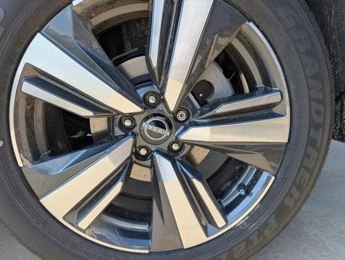 2025 Nissan Rogue SL