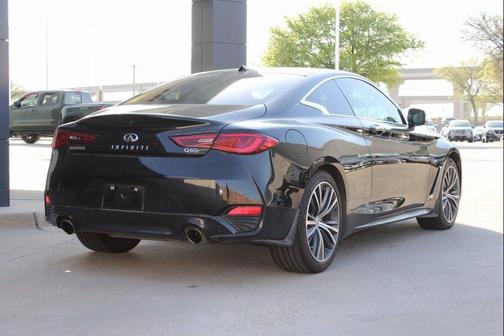2017 INFINITI Q60 2.0T