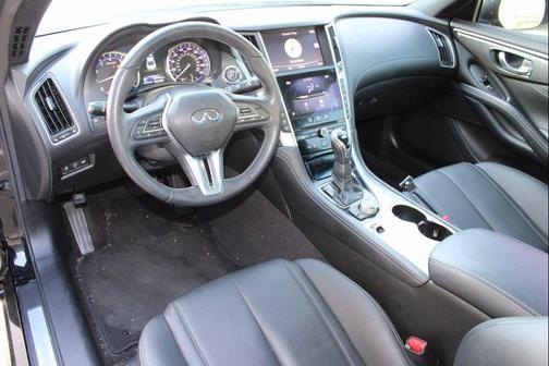 2017 INFINITI Q60 2.0T