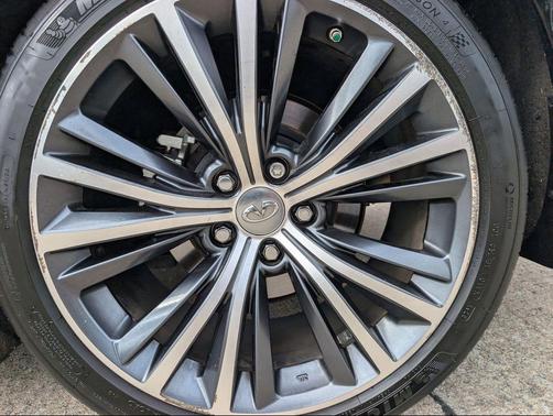 2017 INFINITI Q60 2.0T