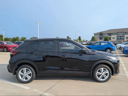 2025 Nissan Kicks S