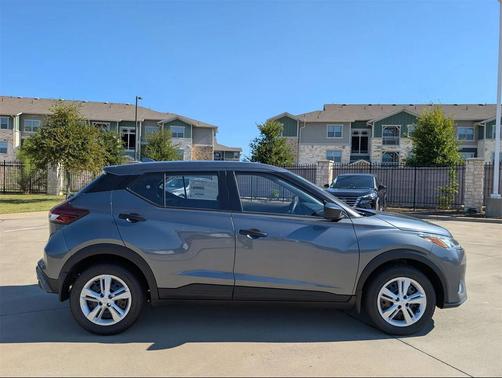 2025 Nissan Kicks S