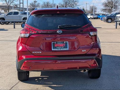 2024 Nissan Kicks SR