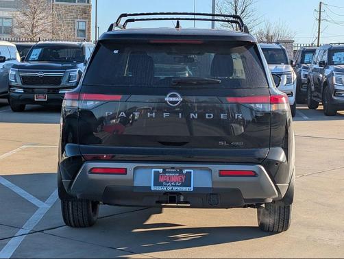2026 Nissan Pathfinder SL