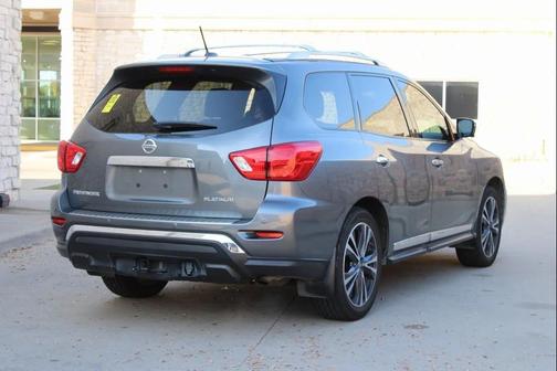 2017 Nissan Pathfinder Platinum
