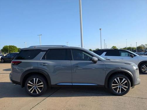 2025 Nissan Pathfinder Platinum 4WD
