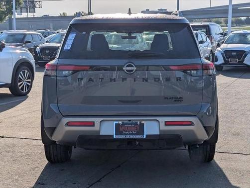2025 Nissan Pathfinder Platinum 4WD