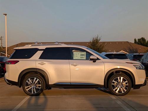2025 Nissan Pathfinder Platinum FWD