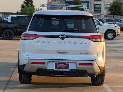 2025 Nissan Pathfinder Platinum FWD