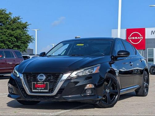 Super Black 2020 Nissan Altima Platinum FWD
