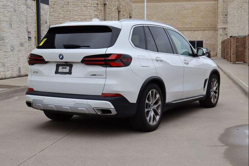 Alpine White 2025 BMW X5 PHEV xDrive50e