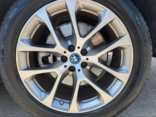 Alpine White 2025 BMW X5 PHEV xDrive50e