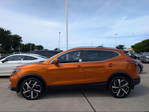 Monarch Orange Metallic 2022 Nissan Rogue Sport SL