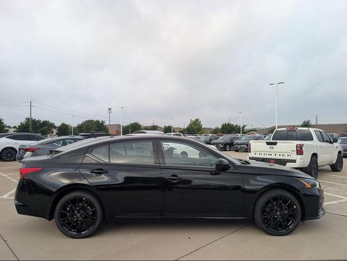 Super Black 2026 Nissan Altima SR FWD