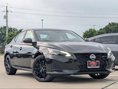 Super Black 2026 Nissan Altima SR FWD