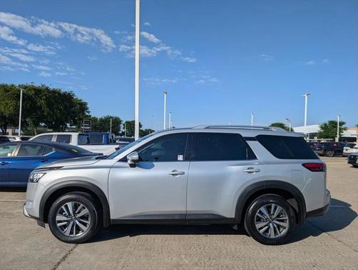 2024 Nissan Pathfinder SL FWD