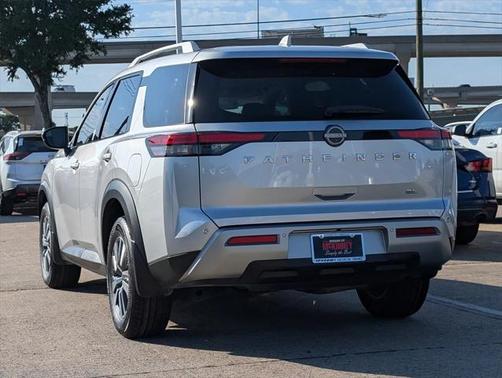 2024 Nissan Pathfinder SL FWD