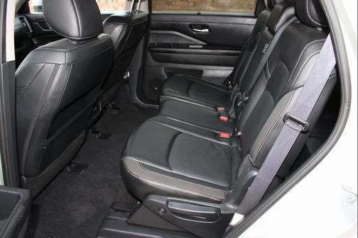 2024 Nissan Pathfinder SL FWD