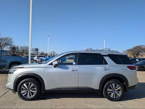 2024 Nissan Pathfinder SL FWD