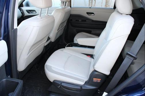 2024 Nissan Pathfinder SL FWD