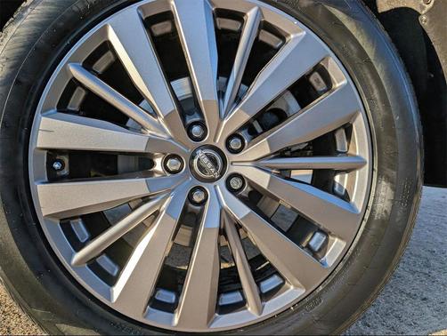 2024 Nissan Pathfinder SL FWD